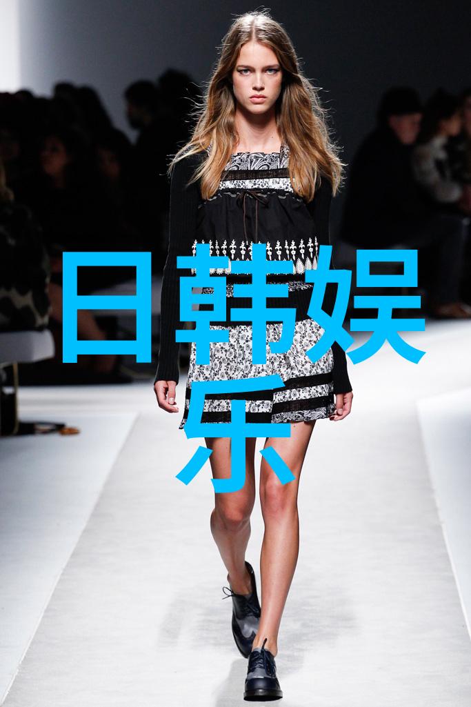 金有贞身穿优雅的巧克力晚礼服 展现优雅而气质的姿态